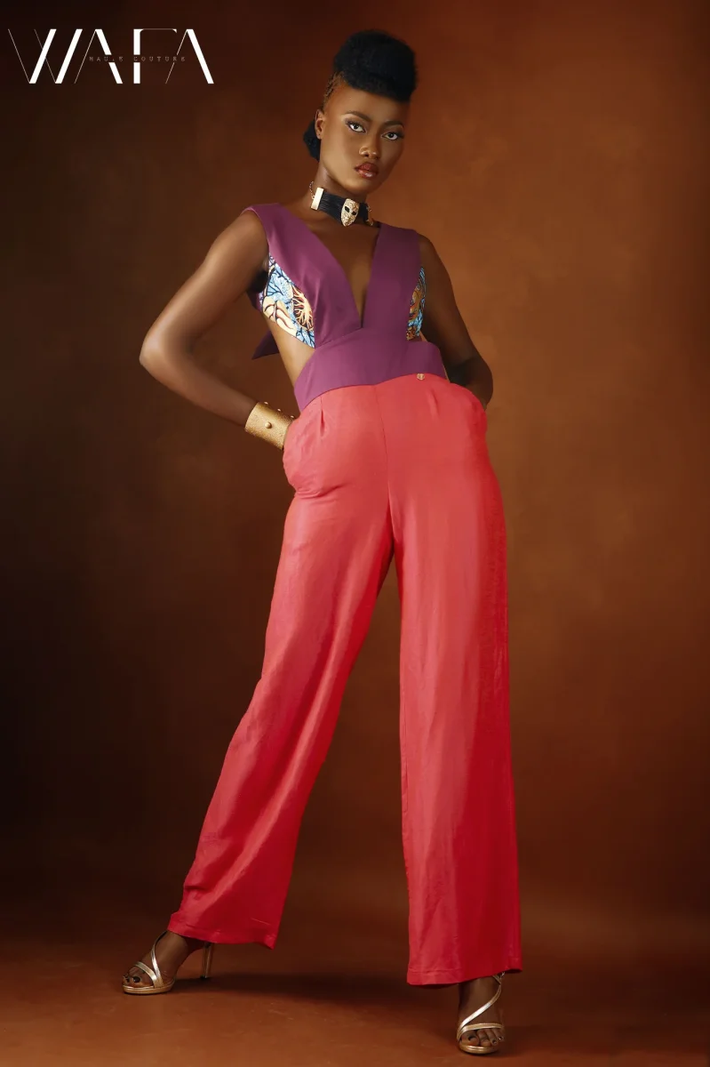 Tissu fleurie avec des bande en pagne tissé décoré avec poid Baoulé – Image 2