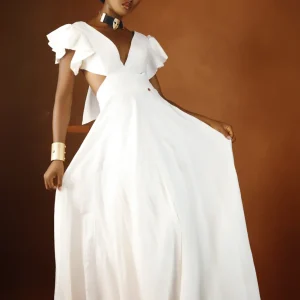 Longue robe blanche en lin, d&rsquo;école sur les côté avec un dos nue