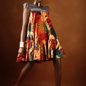 Robe courte en tissu fleuri mélangé avec pagne tissé