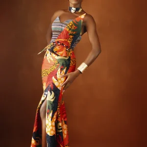 Une longue robe combiné de 2 mélange de tissu , la poitrine en pagne tissé