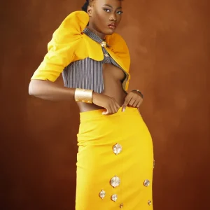 Veste de 2 mélange de pagne tissé et la jupe de pagne tissé décoré de poid baoule