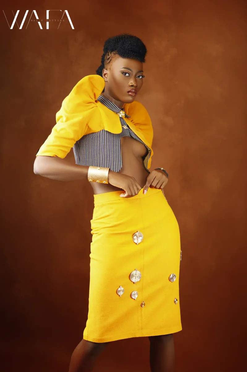 Veste de 2 mélange de pagne tissé et la jupe de pagne tissé décoré de poid baoule – Image 2