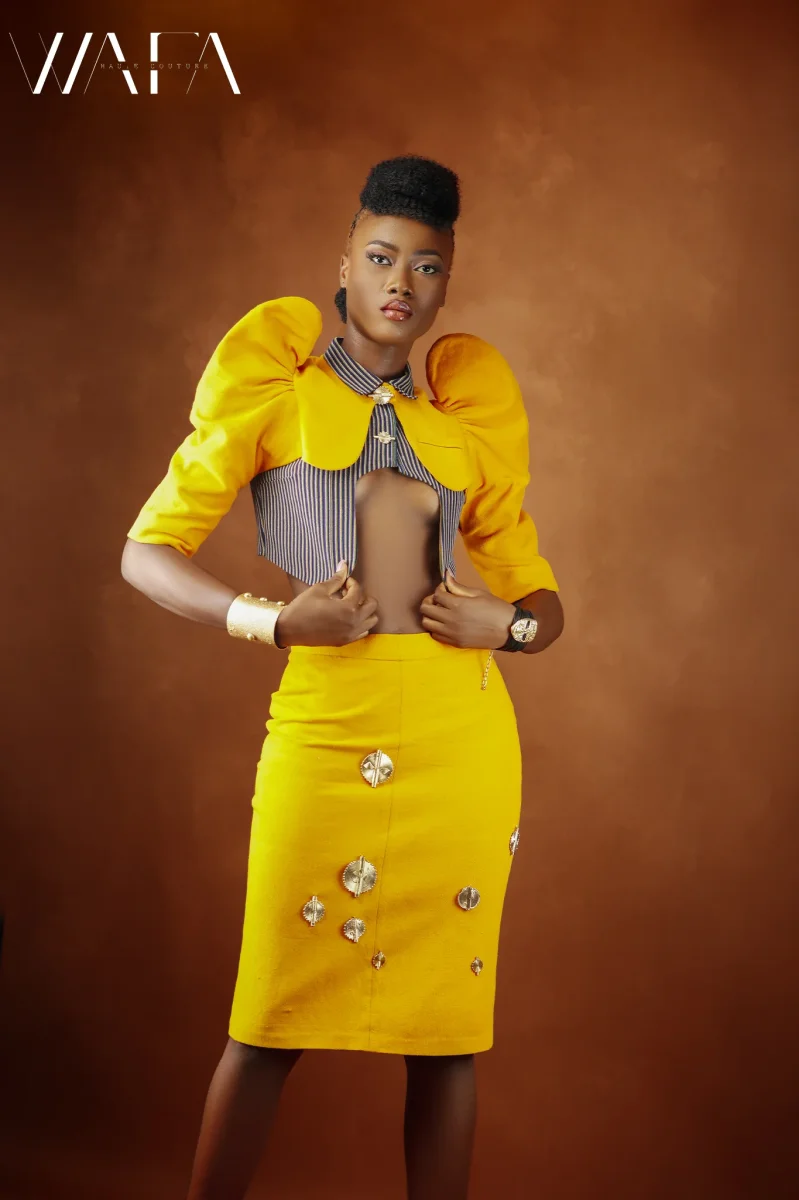 Veste de 2 mélange de pagne tissé et la jupe de pagne tissé décoré de poid baoule – Image 3