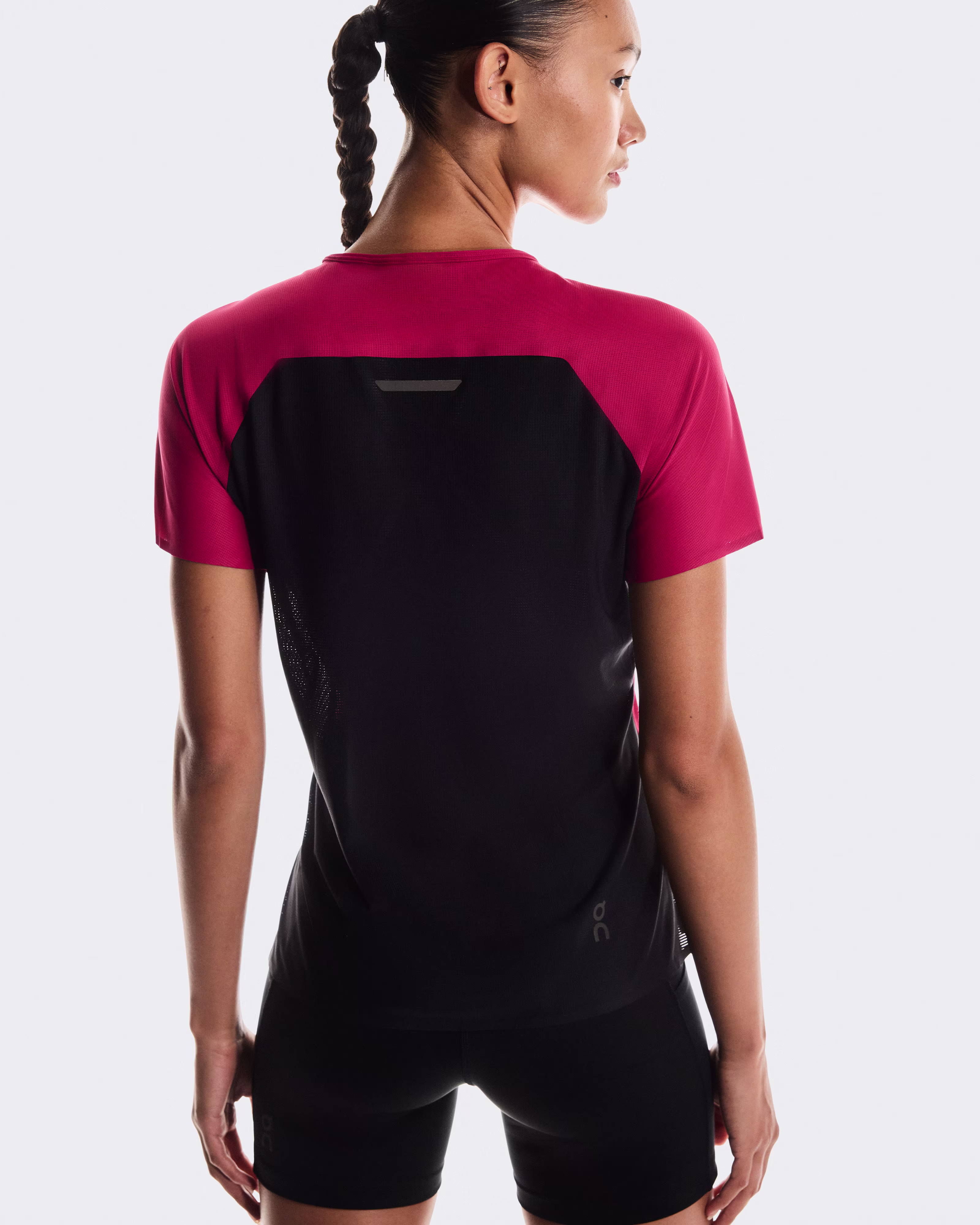 ON - PERFORMANCE T - W – Image 5