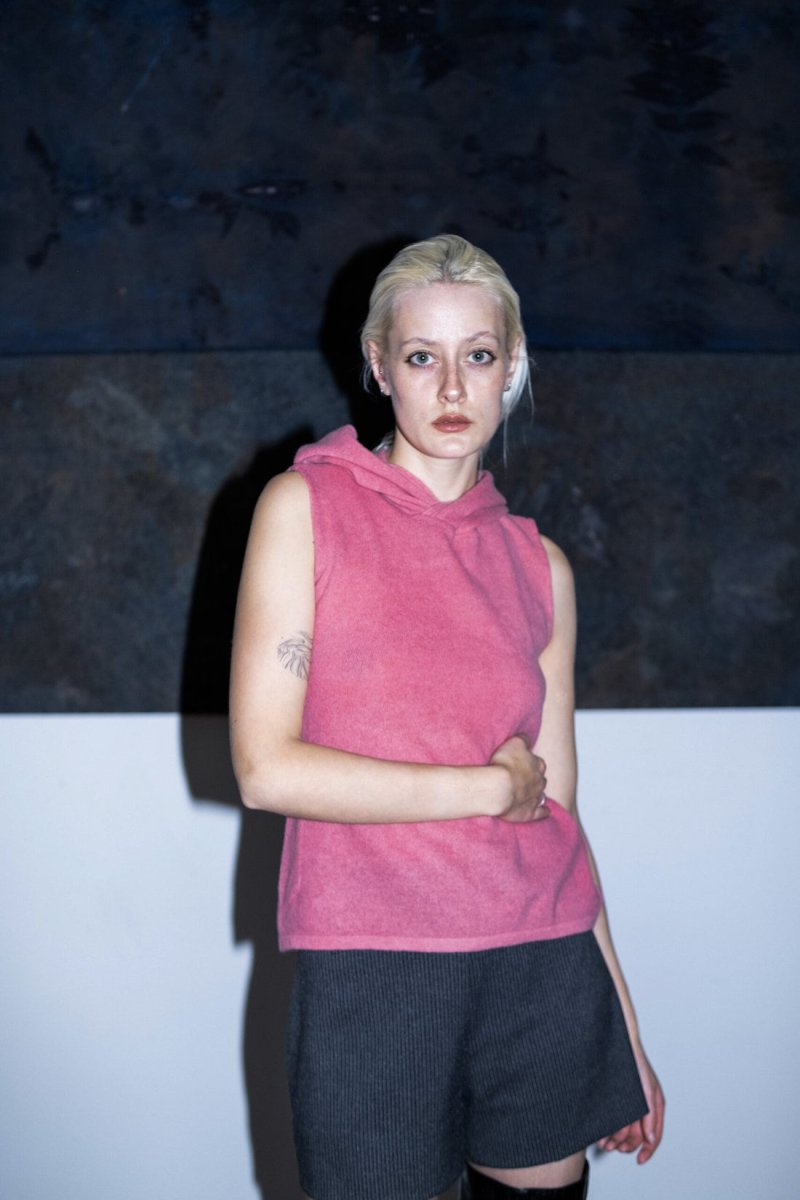 Pink sleeveless hooded wool sweater for women BABY – Image 4