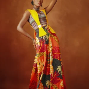 Longue robe à la poitrine en pagne tissé & décorée en poids Baoulé