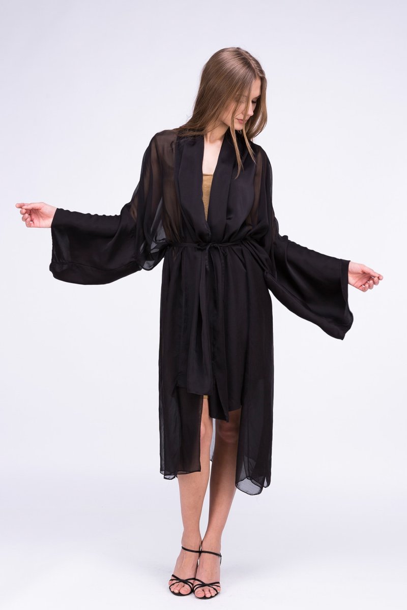 Robe kimono noir en soie WEZEN – Image 3