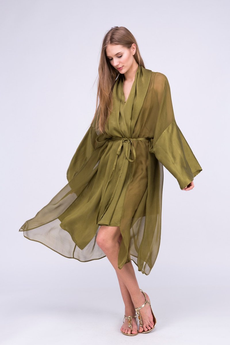 Robe kimono kaki en soie WEZEN – Image 3