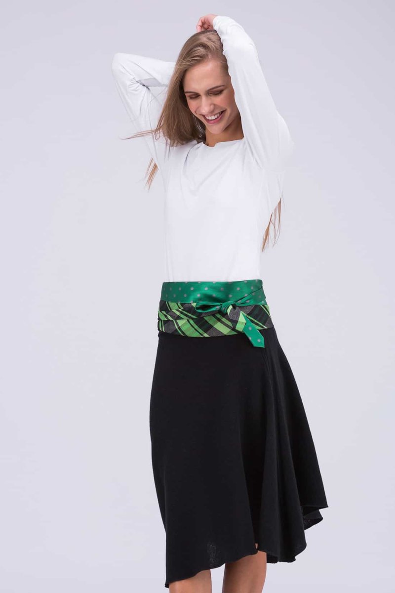Black flared wool skirt STEP – Image 2