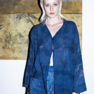 Chemise bleue ample pour femme en coton bio imprimée ABI