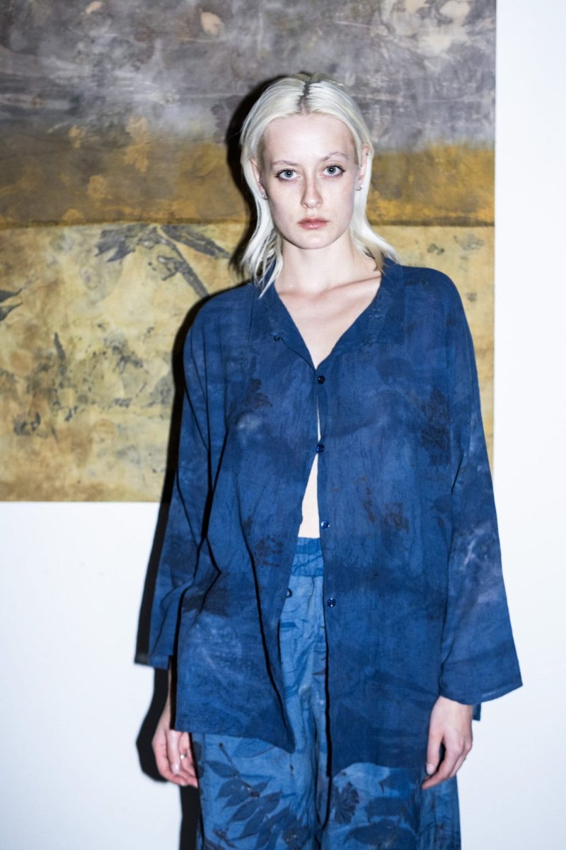 Chemise bleue ample pour femme en coton bio imprimée ABI