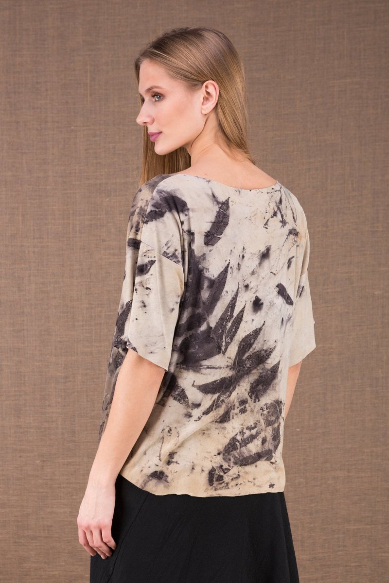 T-shirt beige large pour femme en jersey de viscose imprimé BOTO – Image 4