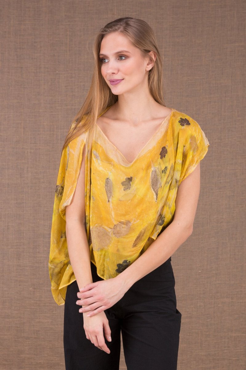 Top jaune col drapé bénitier en mousseline de soie imprimée pour femme CUMULUS – Image 2