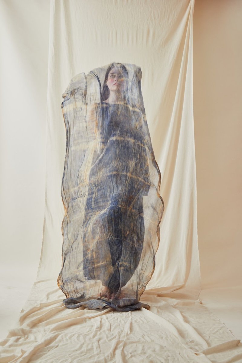 Châle bleu en soie imprimée CORFOU – Image 2