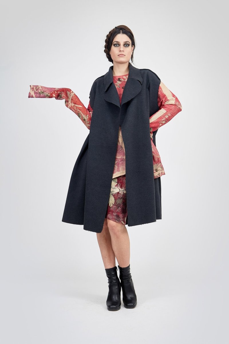 Gilet gris anthracite long sans manches pour femme PARIS – Image 4