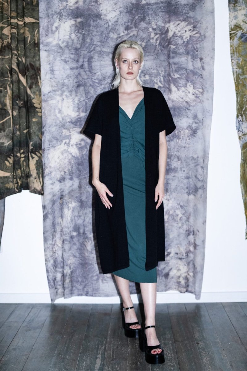 Gilet noir long pour femme en laine JAZ – Image 3