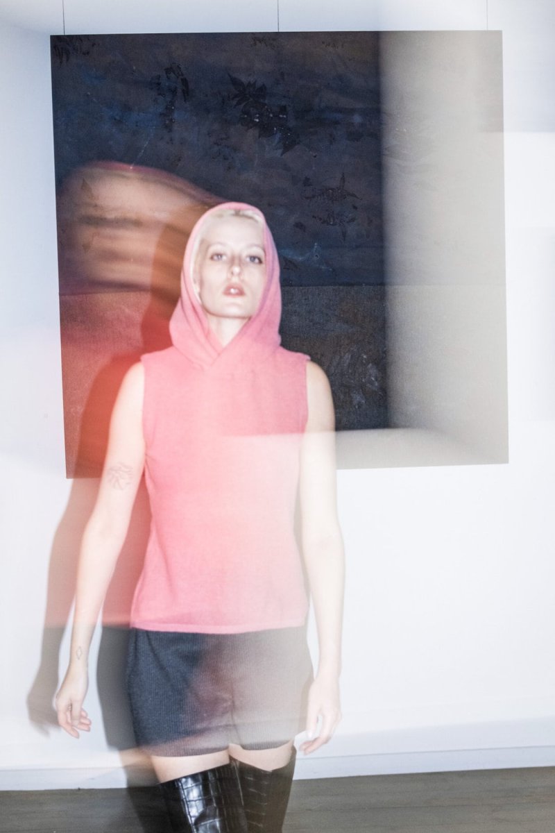 Pink sleeveless hooded wool sweater for women BABY – Image 3