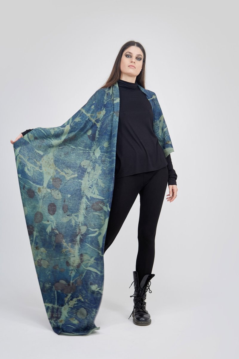 Blue large printed wool shawl SOURCE – Image 2