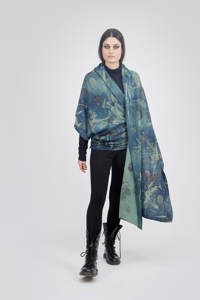 Blue large printed wool shawl SOURCE – Image 4