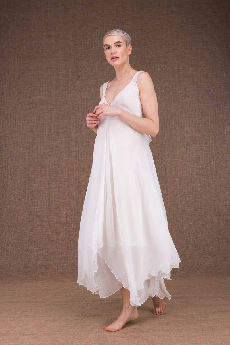 Robe blanche longue en soie JADE – Image 3