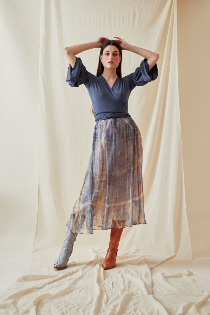 Jupe bleue mi-longue en mousseline de soie imprimée à la main TILOS – Image 4
