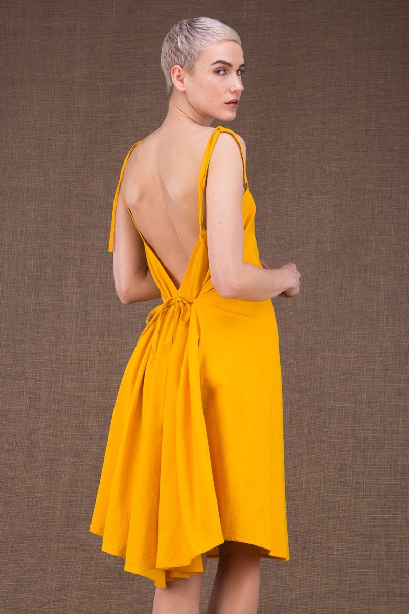Yellow short backless organic cotton dress MA COURTE – Image 2