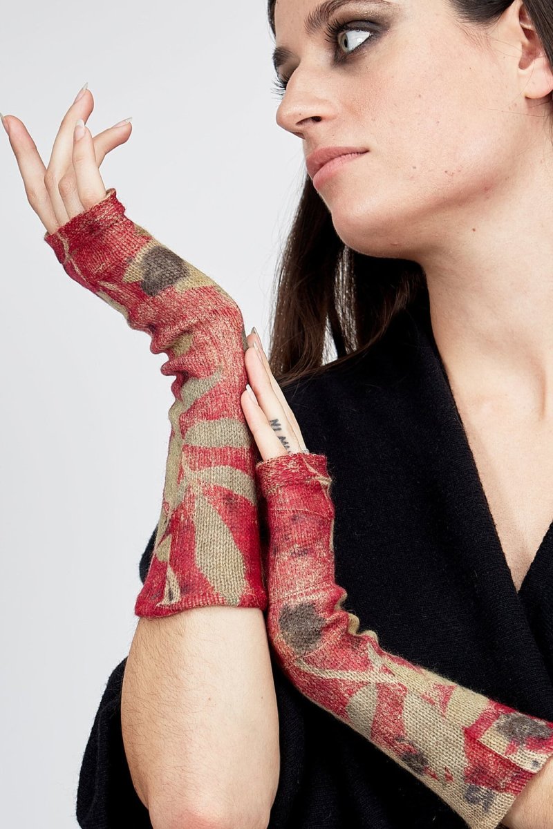 Red printed cashmere mittens for women DOUCE