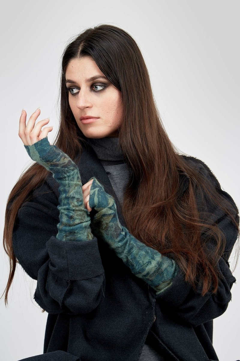 Green printed wool mittens for women FLORA – Image 5