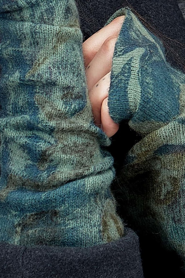 Green printed wool mittens for women FLORA – Image 6