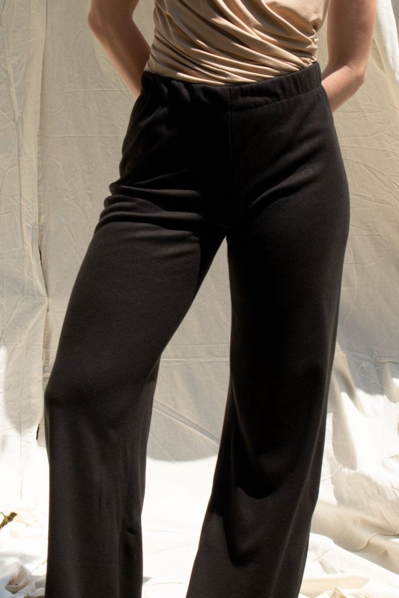 Women’s wide-legged black viscose jersey trousers ANANAS – Image 5