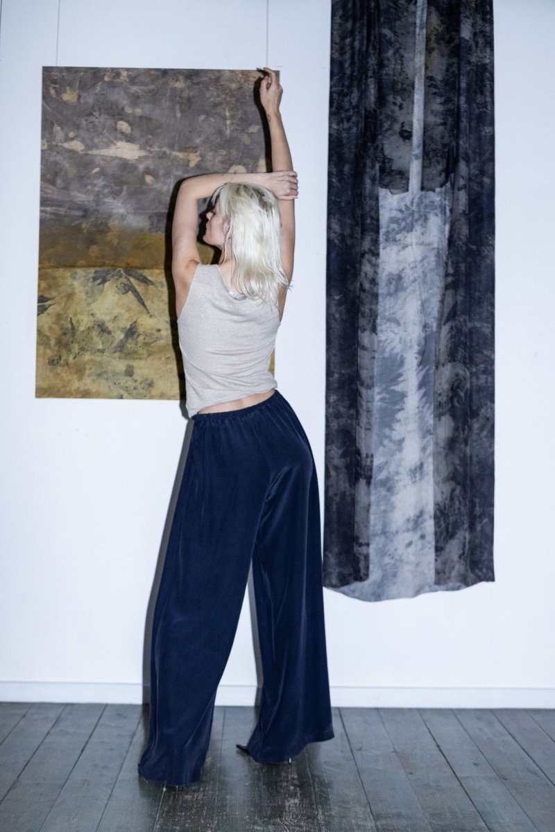 Charcoal grey large silk trousers for women VIKI – Image 5