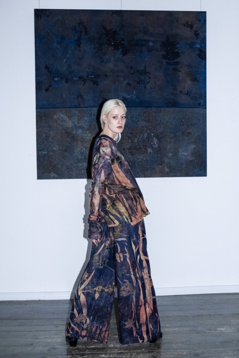 Blue large printed wool trousers for women WIDE – Image 4