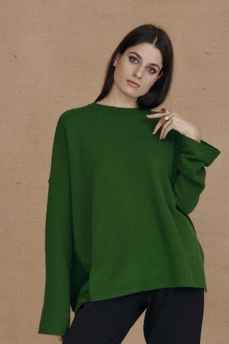 Green oversized large wool sweater for women ALASKA – Image 3