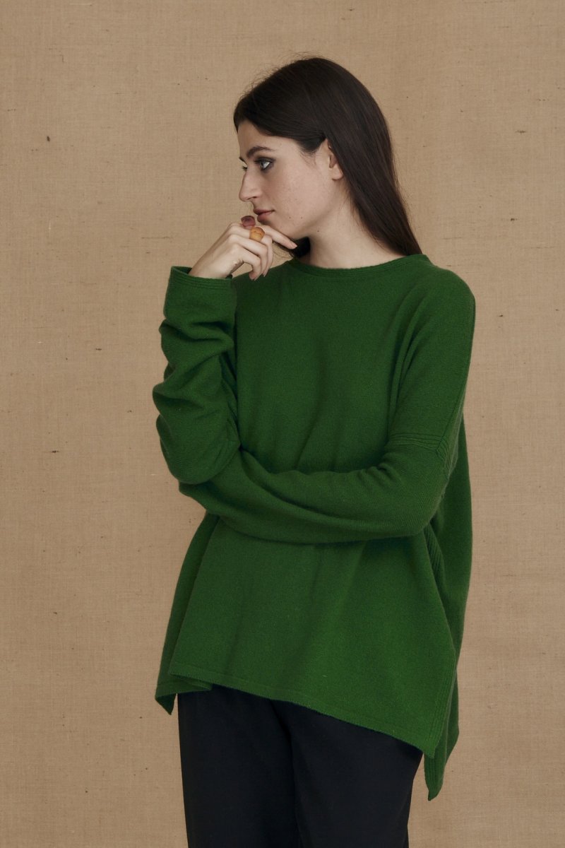 Green oversized large wool sweater for women ALASKA – Image 2