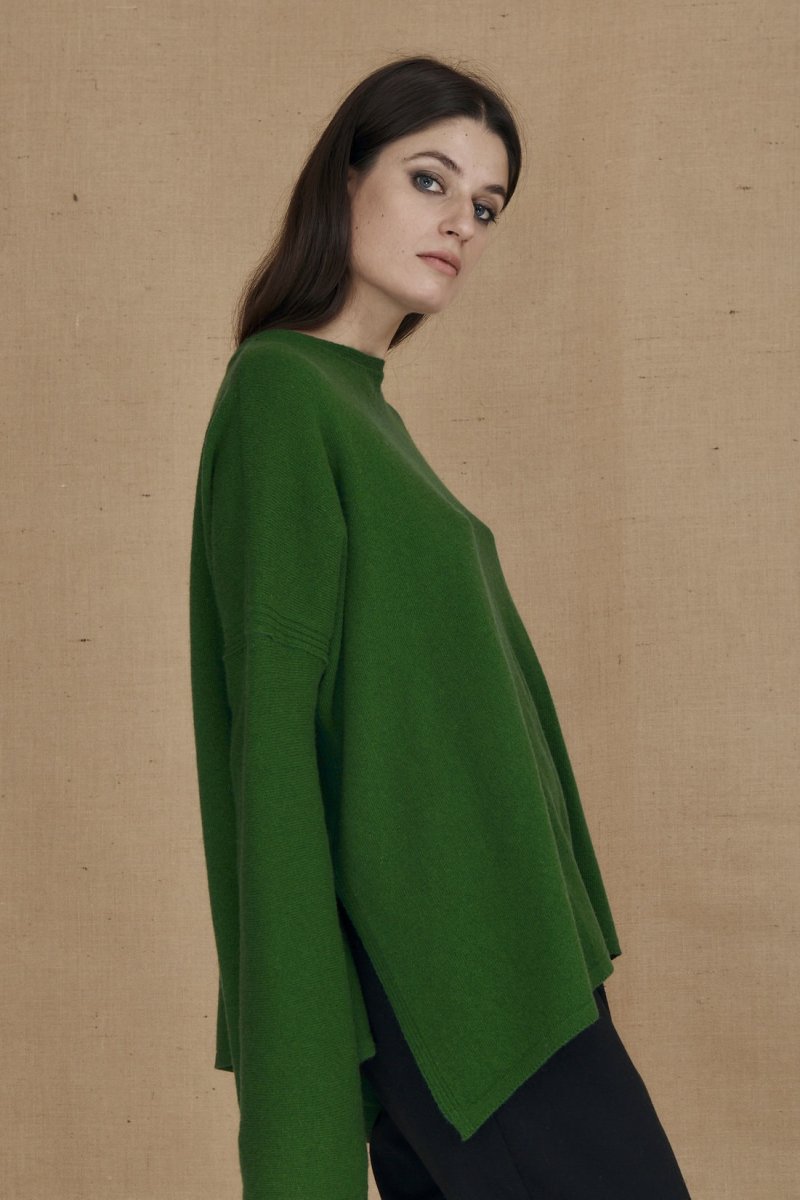 Green oversized large wool sweater for women ALASKA – Image 4