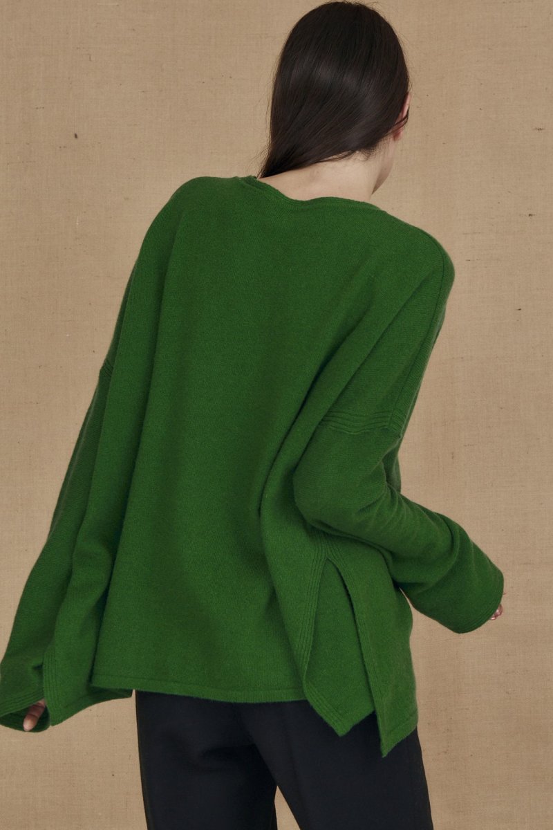 Green oversized large wool sweater for women ALASKA – Image 5