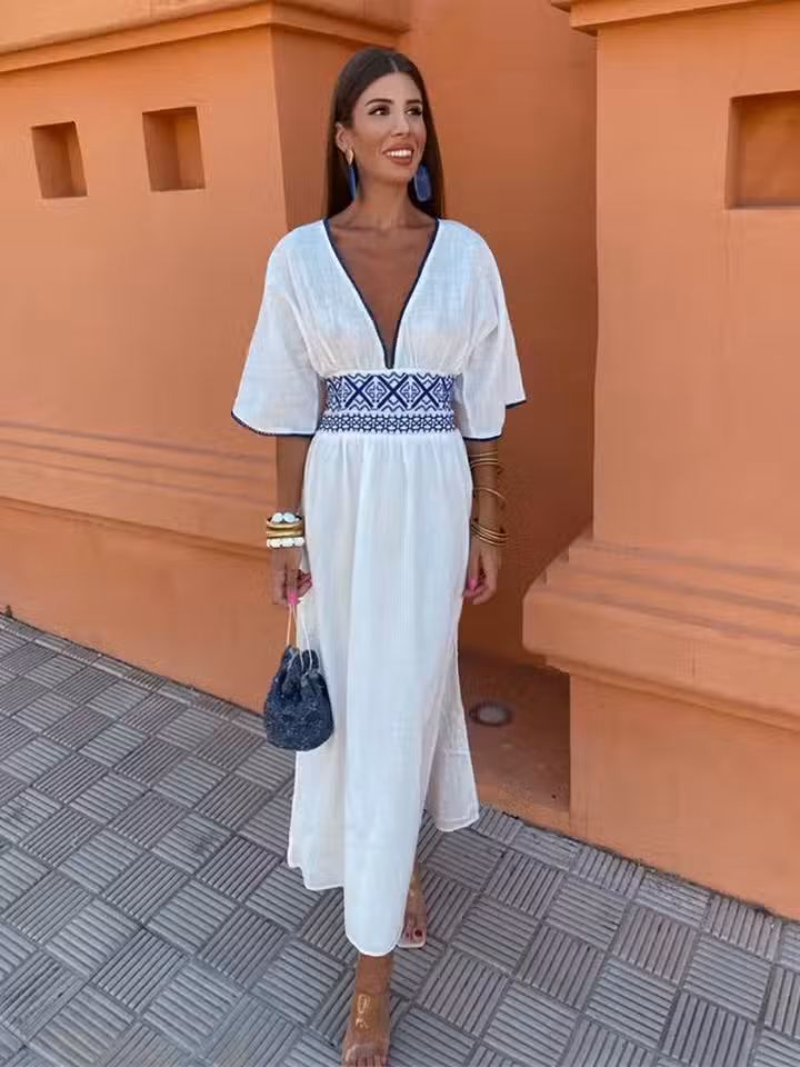 Robe Blanche Légère Col V