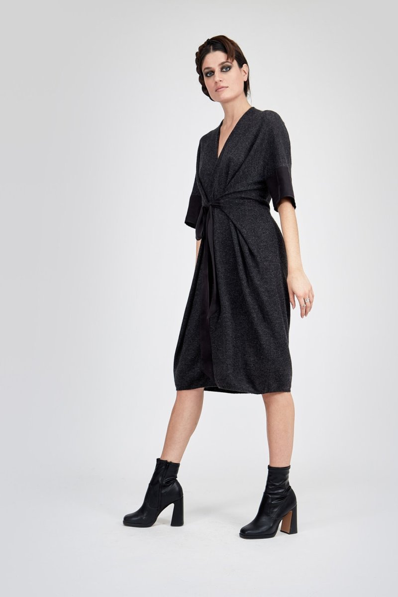 Robe gris anthracite cache-cœur en cachemire DEBORAH – Image 3