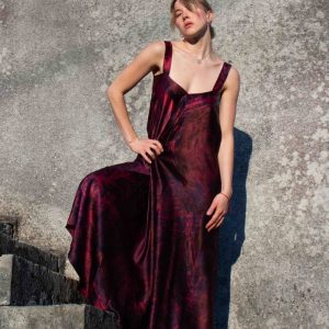 Robe longue evasée en satin de soie imprimée à la main GAIA