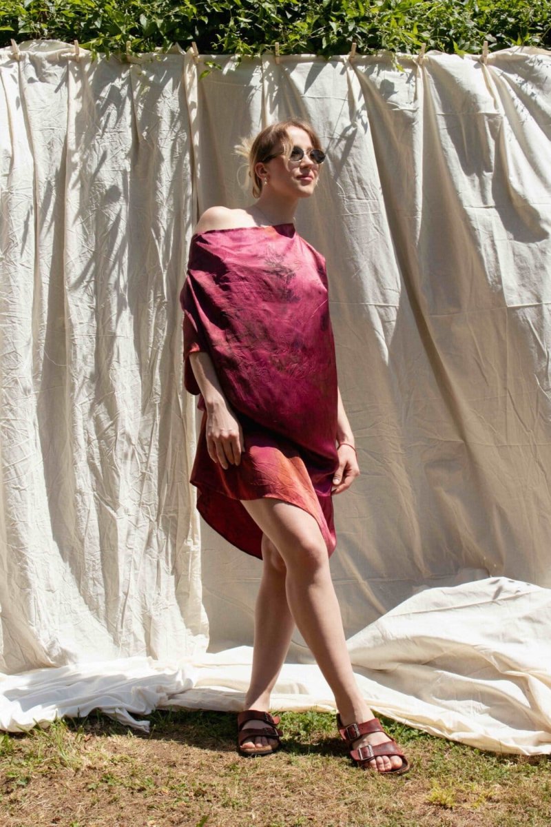 Robe-tunique fushia en satin de soie imprimée à la main MIMI – Image 3