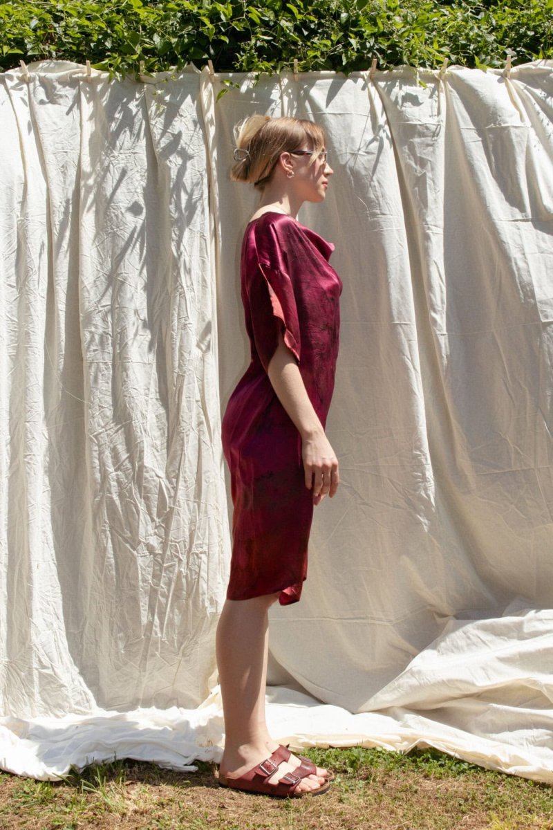 Robe-tunique fushia en satin de soie imprimée à la main MIMI – Image 5