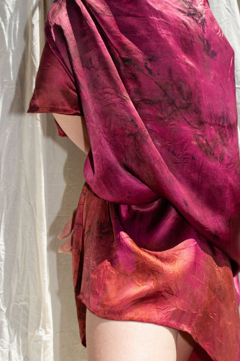 Robe-tunique fushia en satin de soie imprimée à la main MIMI – Image 7