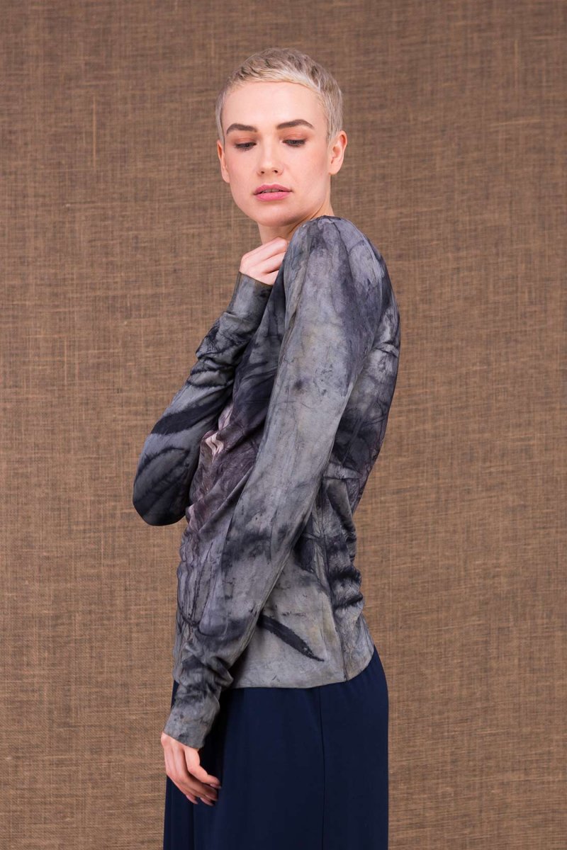 Grey long-sleeve printed viscose jersey t-shirt for women SAFARI – Image 3