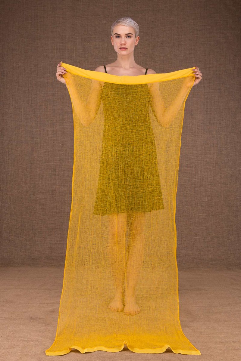 Yellow organic cotton gauze shawl SIRRO – Image 4