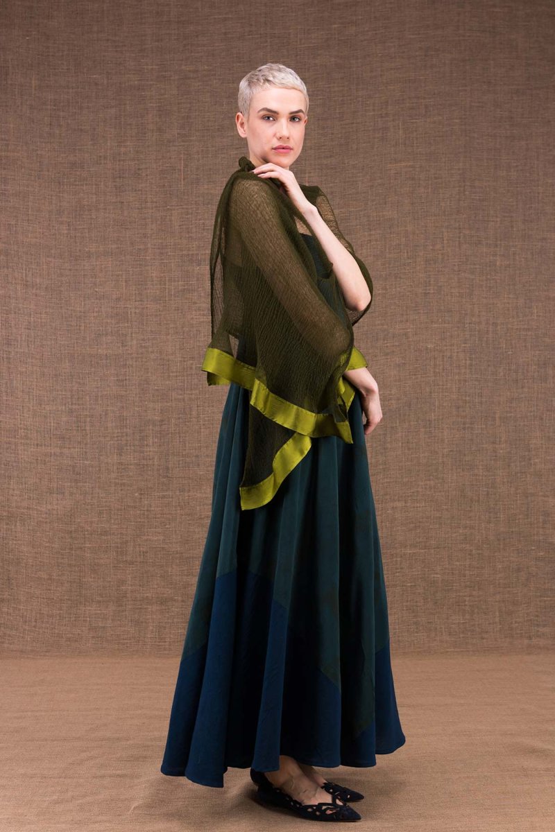 Khaki organic cotton gauze shawl SIRRO – Image 3