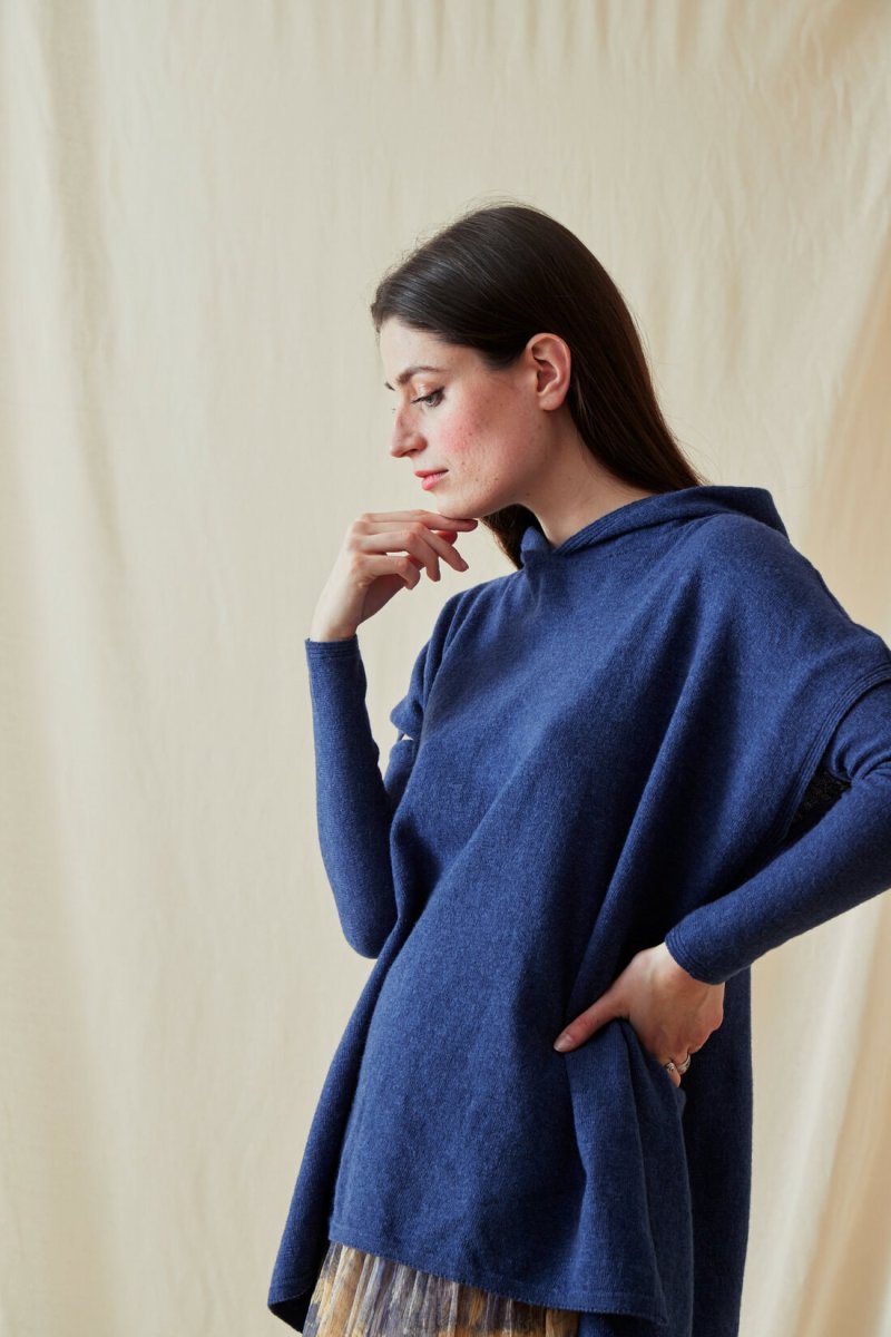 Sweat-shirt bleu large à capuche pour femme en laine IBIZA – Image 3