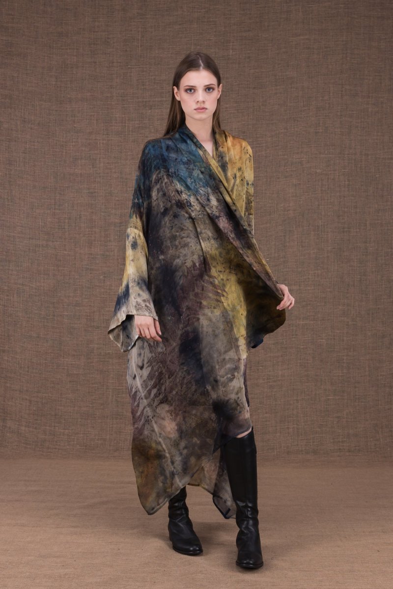 Robe-kimono kaki bleu en satin de soie imprimé TROPICAL – Image 4