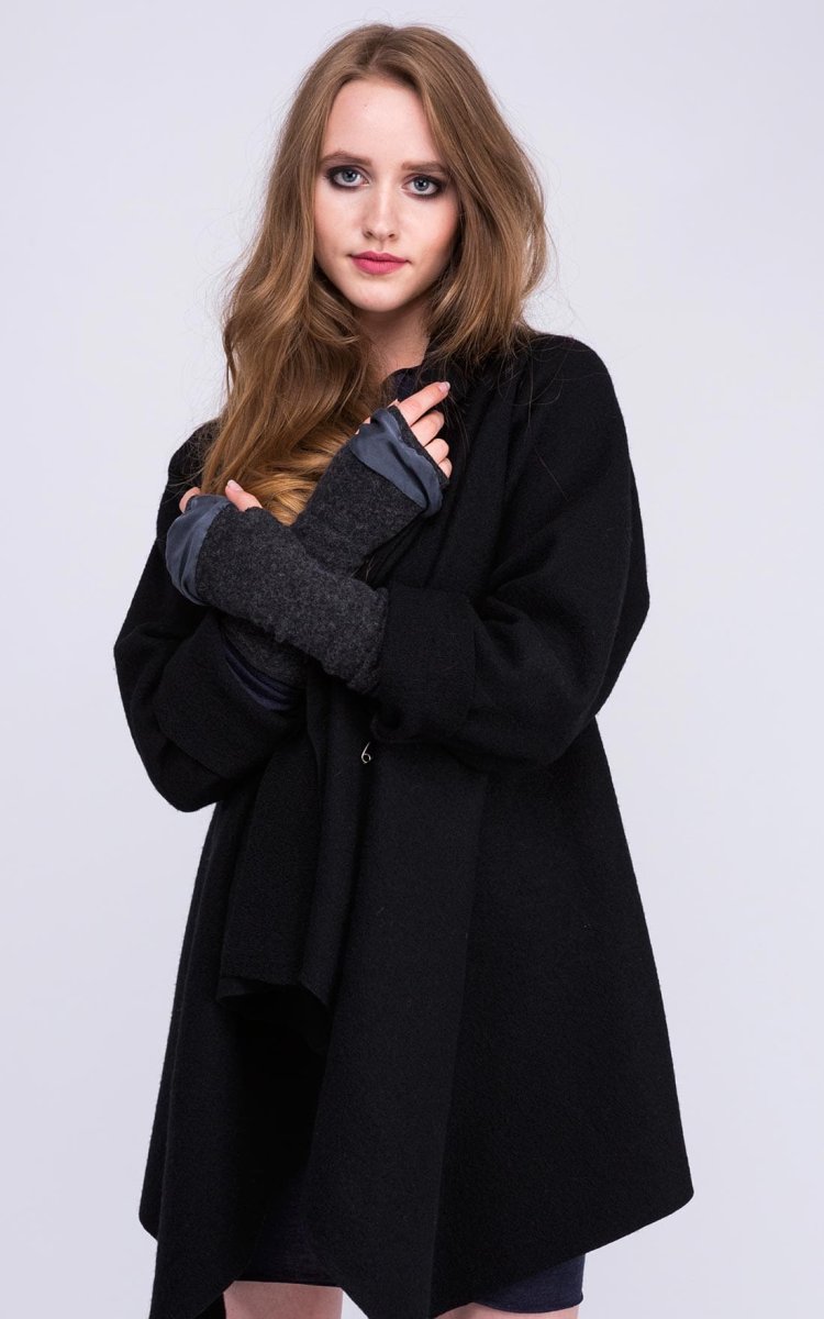 Grey wool and silk mittens for women BIJOU – Image 4